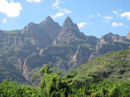 View of the Sierra La Giganta escarpment and its steep cliffs