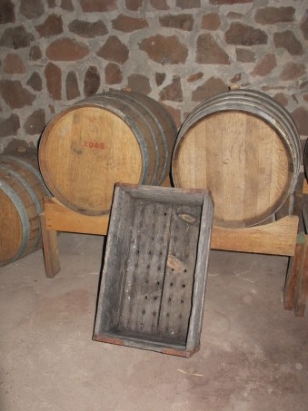 Caja y tambo para hacer vino